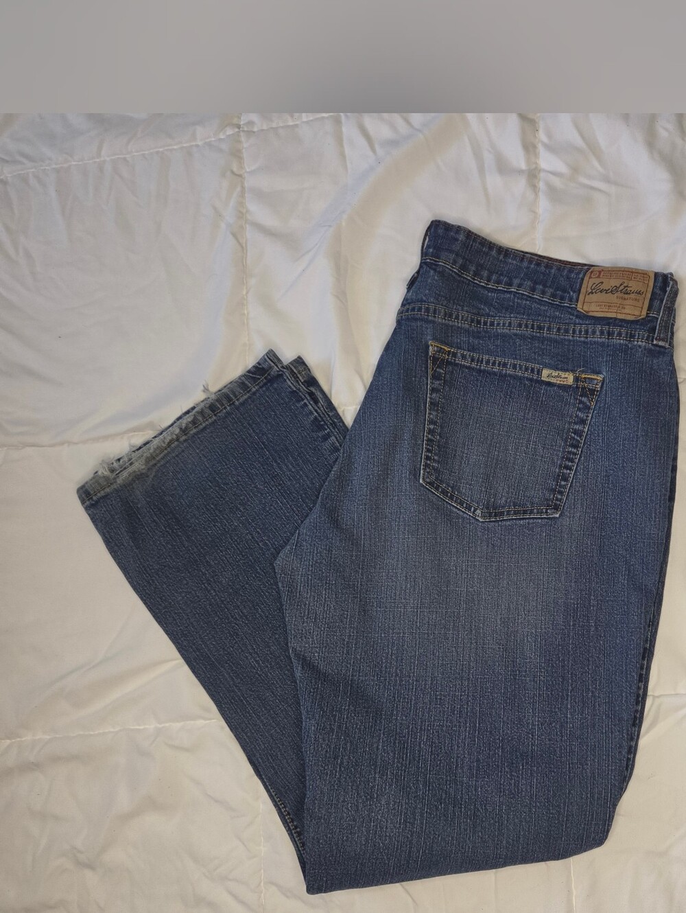 Levi Strauss Size 16 Relaxed Straight Leg Jeans - Medium Blue
